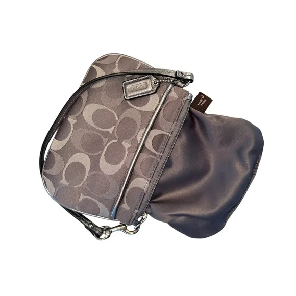 NEW Coach Signature C Small Silver Wristlet F45659 Silver/Grey White NWOT - Picture 4 of 5